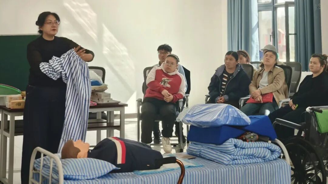 新时代新若羌丨养老护理强技能温情守护夕阳红(图3)